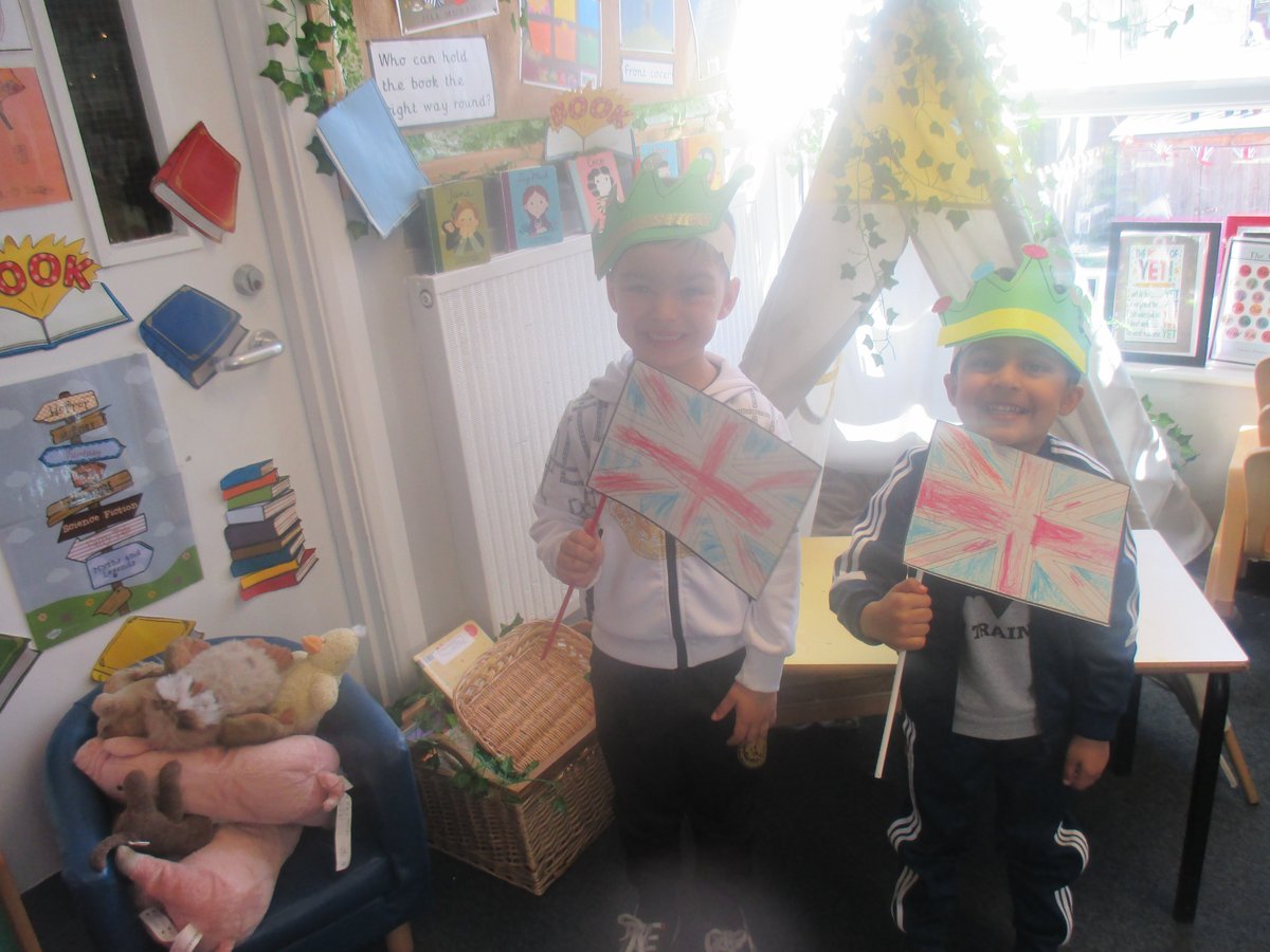 MrsAnwar8's tweet photo. @AndertonPark The children in Nursery have had an amazing red, white and blue day celebrating the Queen's Platinum Jubilee. https://t.co/bOyFbdIEK3