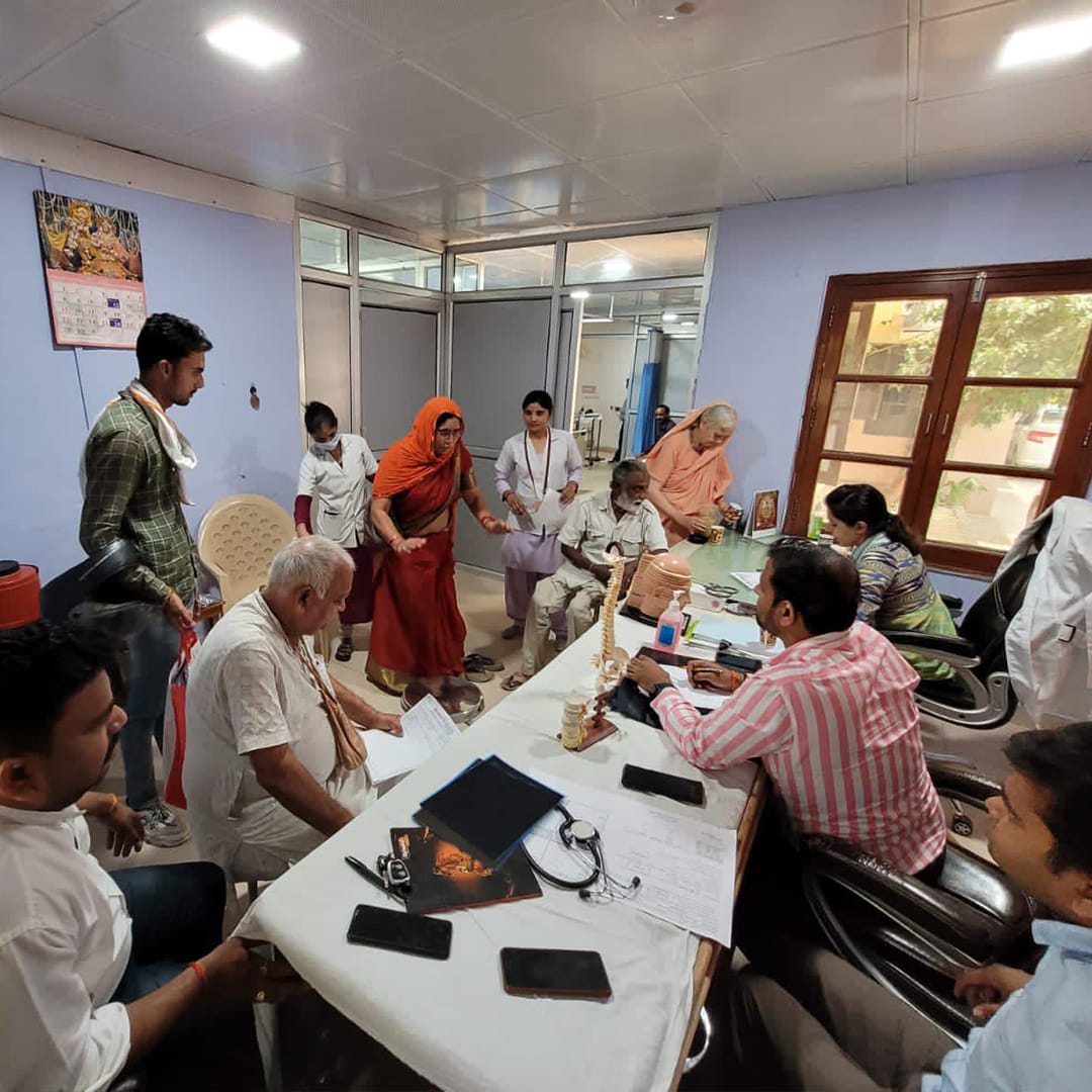 Bhaktivedanta_H's tweet photo. Bhaktivedanta Hospital Vrindavan successfully hosts the Mega Neuro Free Camp for the Brijwasi’s. The camp was conducted in the presence of Neurologist Dr Sandeep Chavan and their Neuroflux Neurology team.

#Neurocamp #neurologist #Vrindavan #medtwitter #bhaktivedantahospital https://t.co/CpD5R6Qtjt