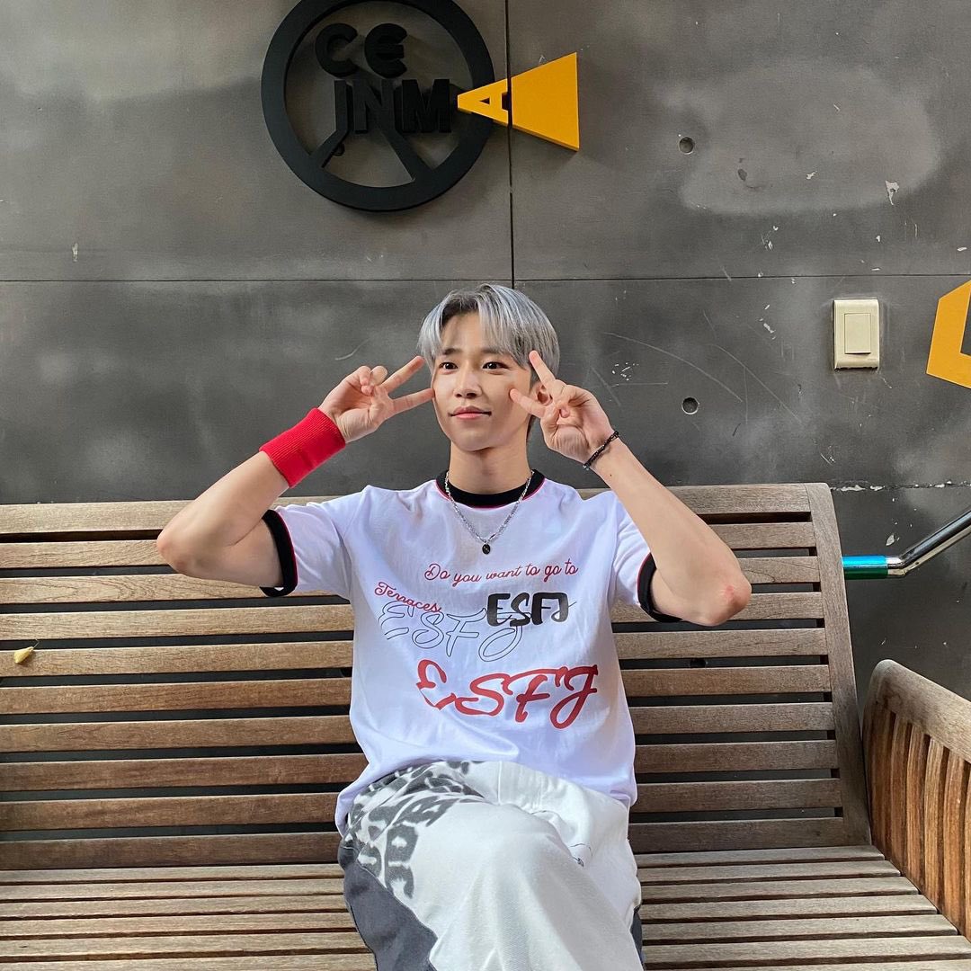 letsrollnfiaa's tweet photo. dongsung’s instagram update!

caption: encore day 1😤 n.fia is awesome🥰

#NFlying #엔플라잉 #서동성 @NFlyingofficial https://t.co/ceiBkQBip1
