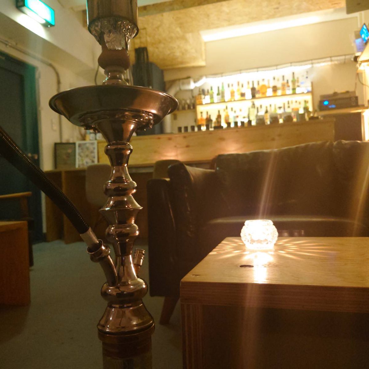 SheeshaCafeFog's tweet photo. 甲府の店で東京にもお店あるっていうと驚かれるので告知をば

御茶ノ水駅近くの湯島にもシーシャのお店あります
@fog_ochanomizu 
まだまだお客さん少ないので、今のうちに行くとのんびり出来ますよ〜

本郷辺りからも余裕で歩けます
そらくん@skyskyhookah が頑張って水タバコ作ってます

ぜひに https://t.co/4nFEGDIlIx