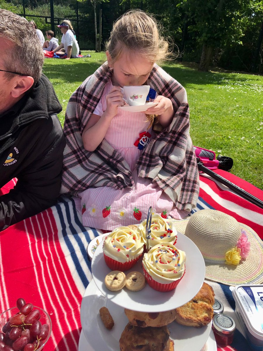 tempest_ruth's tweet photo. Lovely afternoon at Beacon for the Jubilee picnic @BeaconAcad @GreenwoodAcad #jubilee2022 #afternoontea https://t.co/3FT3hQHQRH