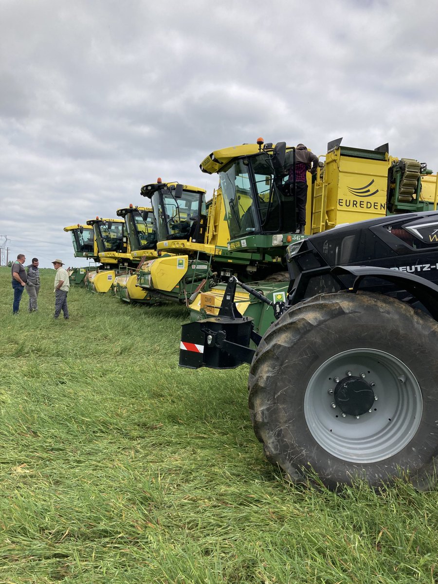Simmonet (@florentsimmonet) on Twitter photo Jour j pour les petits pois bio. Récolte par 5 machines passant de champ en champ sur <a href="/NiortAgglo/">Niort Agglo</a>. Tout cela grâce à l’#irrigation. <a href="/CAVAC_/">Cavac</a> <a href="/Mairie_Niort/">Ville de Niort</a> #pat Jour j pour les petits pois bio. Récolte par 5 machines passant de champ en champ sur <a href="/NiortAgglo/">Niort Agglo</a>. Tout cela grâce à l’#irrigation. <a href="/CAVAC_/">Cavac</a> <a href="/Mairie_Niort/">Ville de Niort</a> #pat