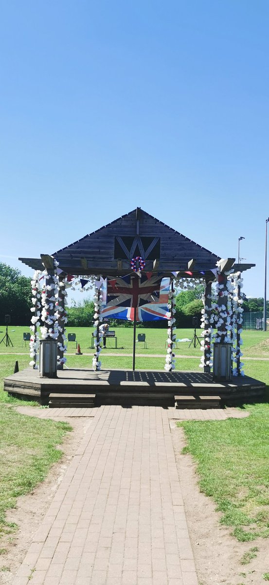 dragonfliesHTPS's tweet photo. A fabulous day celebrating the Queen's Platinum Jubilee! Huge to @willowspta and @Morrisons for their time and generosity for organising everything! @meerkatsclass1 @WillowsCE #Jubilee #PlatinumJubilee https://t.co/OH4pHHn1s3
