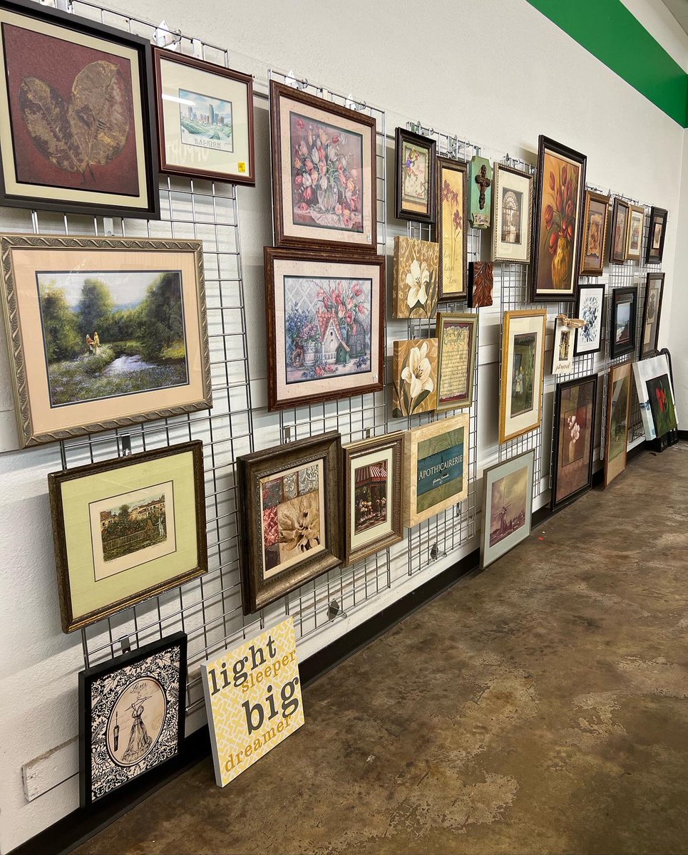 Goodwilletx's tweet photo. Shop Goodwill East Texas decorative frames and wall art collection for quality photo frames, picture ledges, ready to hang wall decor. #Goodwill #Pictures #walldecor #shopgood https://t.co/qRXICuvnqT