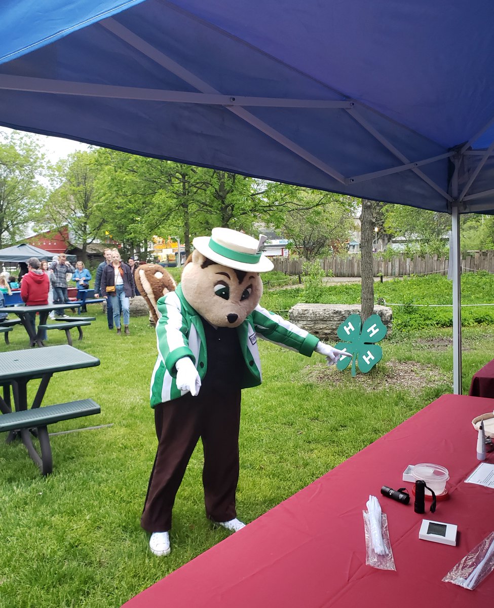 RamseyCounty4H's tweet photo. 4-H has something for everyone! We are loving the Kickoff to Summer at the Fair! Stop by tonight or this weekend to visit the 4-H activity tents in the Family Fun Zone. https://t.co/Qt16FlJe2g