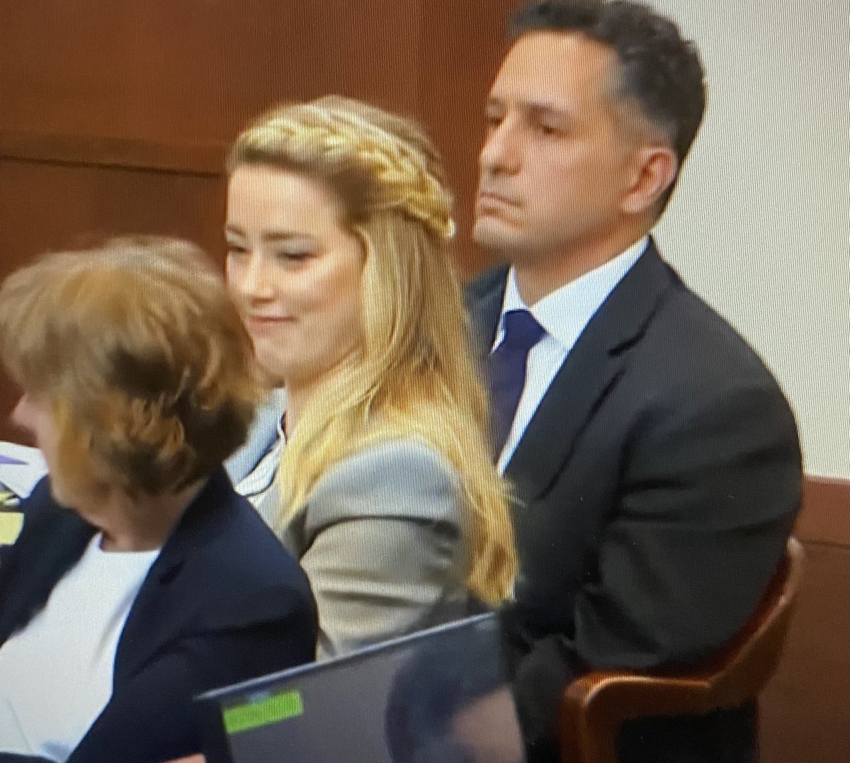 TheCrimeDiva2's tweet photo. #AngryAmber is looking snarky and appears to be laughing and enjoying the closing arguments today. She is something else. ⚖️ #AmberHeardIsALiar #JusticeForJohnnyDepp #JusticeForJohnny #JohnnyDepp https://t.co/znJlTUqyBi