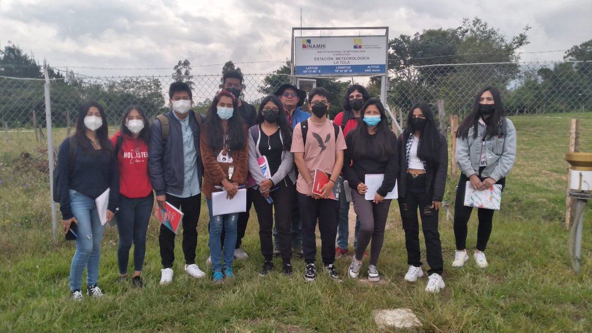 inamhi_ec's tweet photo. Estudiantes de la Cátedra de Meteorología Agrícola de la Facultad de Ciencias Agrícolas de @lacentralec, visitaron la estación meteorológica "La Tola" para conocer de cerca los instrumentos que monitorean las variables atmosféricas del tiempo y clima sobre los cultivos. https://t.co/JUwSagioh7