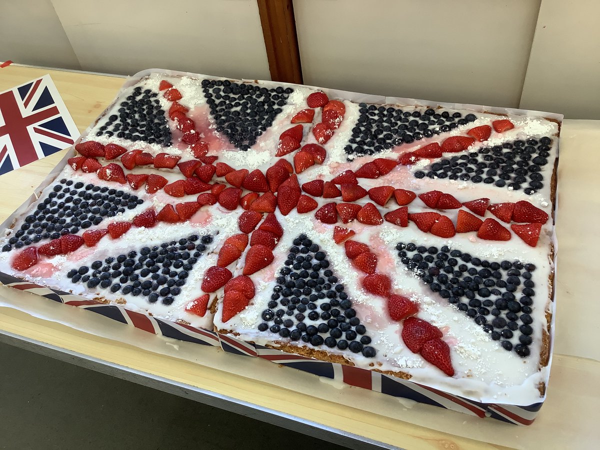 The Before and After of our Jubilee Cake made by our Amazing Ladies Kim and Emma from the Kitchen!!😍 Ladies you did an AMAZING job and left the children and staff stunned!!!! #edithcavell #edithcavellprimaryschool #ecps #jubilee #jubileeday #queensplatiniumjubilee #caterlink