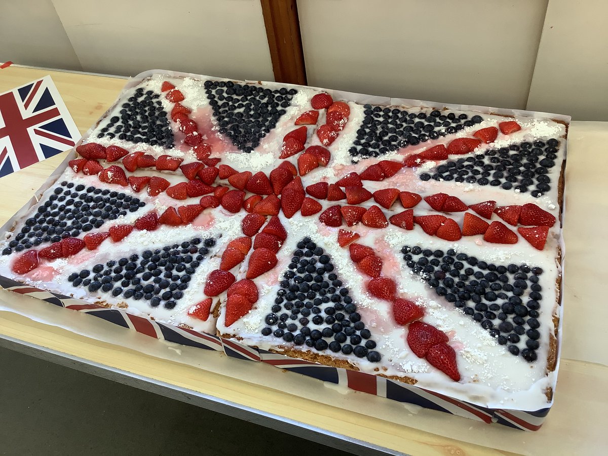 The Before and After of our Jubilee Cake made by our Amazing Ladies Kim and Emma from the Kitchen!!😍

Ladies you did an AMAZING job and left the children and staff stunned!!!!

#edithcavell #edithcavellprimaryschool #ecps #jubilee #jubileeday #queensplatiniumjubilee #caterlink
