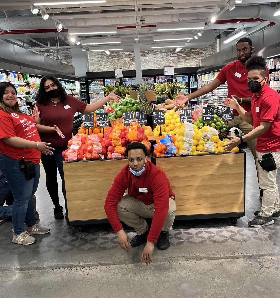 My new F&amp;B Team members mixing in with my vets, learning the ropes early so that no matter the rotation we are fresh, full &amp; impactful. 😁🍏🍎🍐🍊🍋🫐🍓🍇🍉🍌🍈🍒🍑🥭🍍 #JamaicaWay #FreshnessFridays #3️⃣3️⃣7️⃣2️⃣ <a href="/TreiGreen/">Trei Green</a>