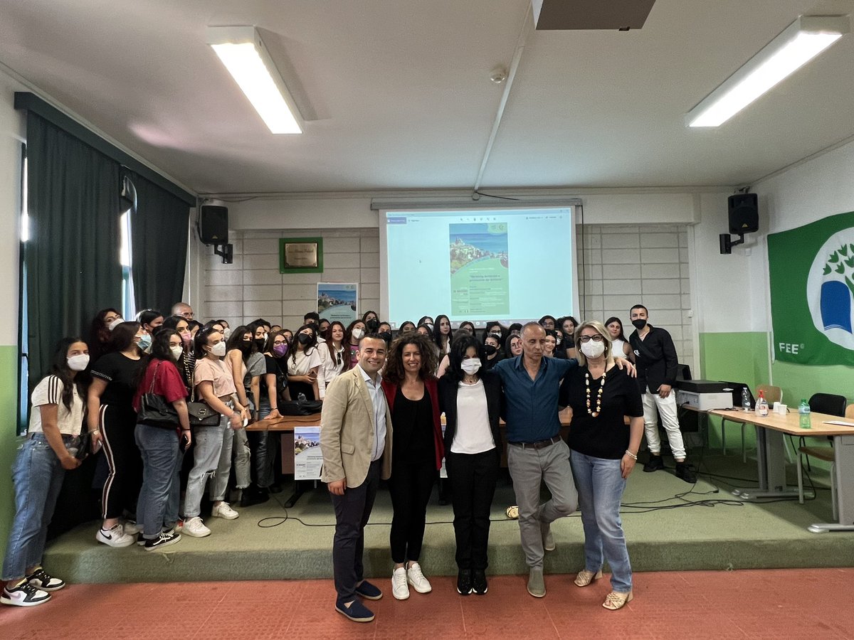 RosetoVirtualCo's tweet photo. 🗓 Ieri siamo stati ospiti di una meravigliosa iniziativa degli studenti dell’ITC “G. Filangieri” di Trebisacce (CS) in cui si è parlato di Marketing Territoriale.
🎤 Il nostro Presidente Domenico Depalo ha raccontato la nostra esperienza ed il percorso di crescita. https://t.co/fqL9x7MOHV