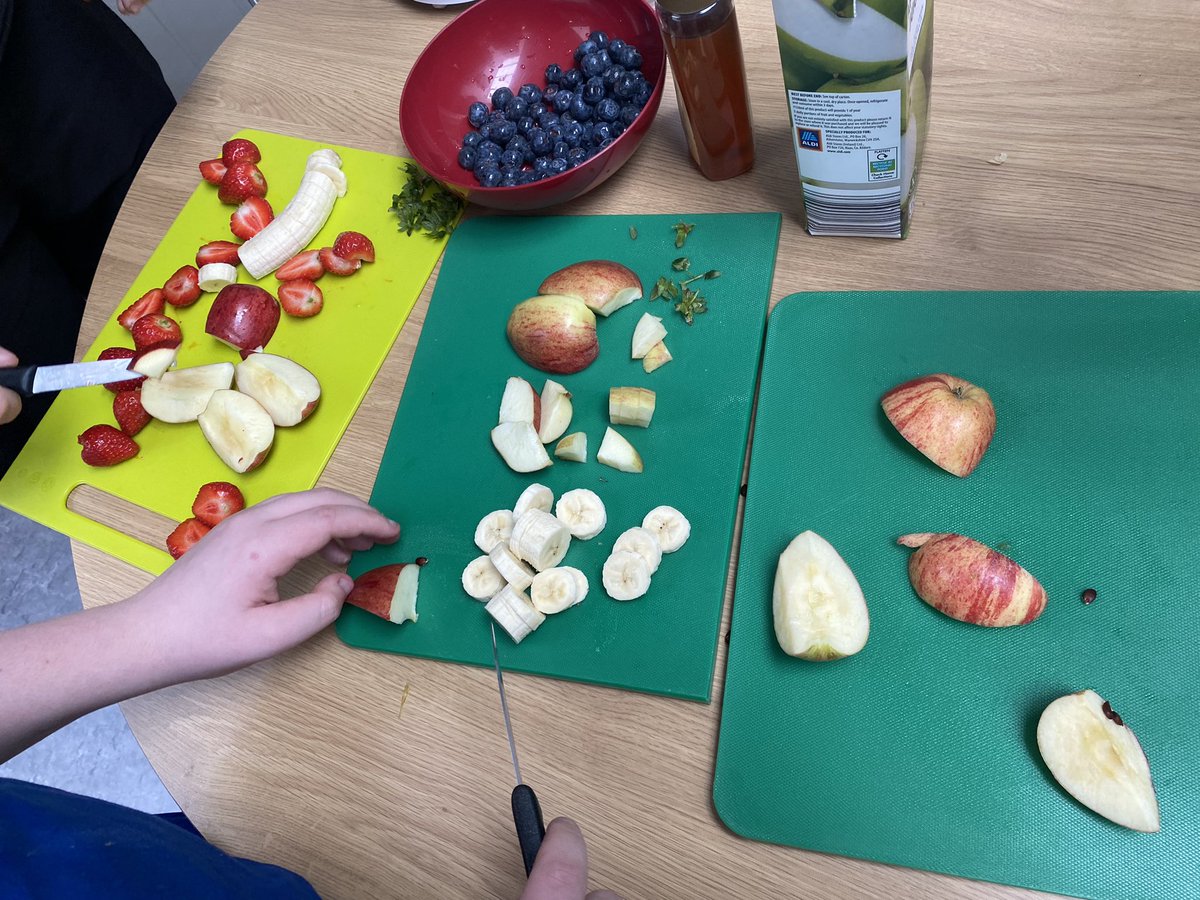 KSSFamilyLearn's tweet image. Another fun Family Learning session yesterday at @Blairdardiepri This week we played Tennis and made smoothies🎾🥤

We look forward to the next session😊

@KnightswoodSec