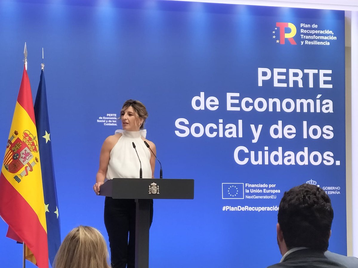 maria_mcebrian's tweet photo. Hoy @desdelamoncloa hemos asistido a la presentación  del #PERTE_Social de #EconomíaSocial y de #Cuidados con @sanchezcastejon y @Yolanda_Diaz_ . Este #PERTE demuestra la fuerza y potencial de la #EconomíaSocial en España y en Europa. https://t.co/g7LRl6N0jW