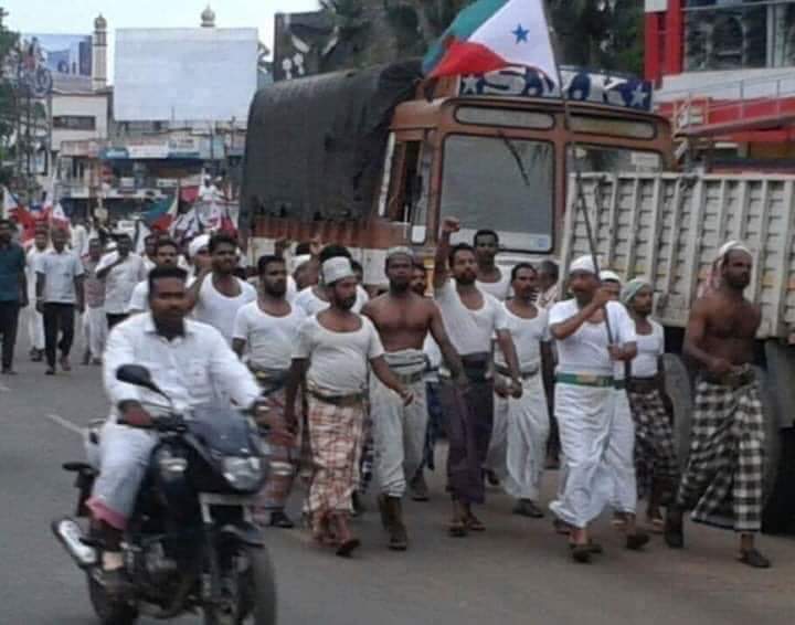 Rajeevggb's tweet photo. Death threat to Hindus and Christians in PFI Rally in Kerala. @HMOindia and courts should inetervene to take case against the PFI if Kerala Govt is silent. We need to live here @smritiirani @pmo @hmoindia @cmokerala @NCPCR
BanPfi
#कट्टरपन्थी_जहर
PFI Terror
https://t.co/dc0zOJhnSX