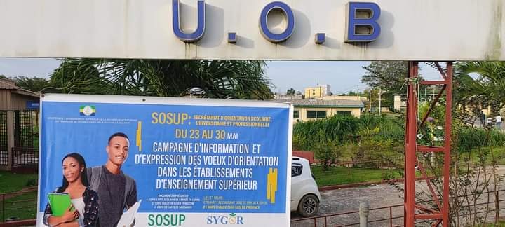 OlivierSean4's tweet photo. Le 28/05/2023
8h arrivée des élèves.
Effectif : environ 1500 élèves 
 Etablissements:
 -LTNOBO;
-lycée Paul Émane EYEGHE;
-Prytanée Militaire;
- Lycée d'Awougou, -Berthe et Jean;
-lycée Technique de Ntoum
- Lycée Lubin Martial NTOUTOUME + les retardataires
#Gabon #Sosup https://t.co/P8sYUk4aQz