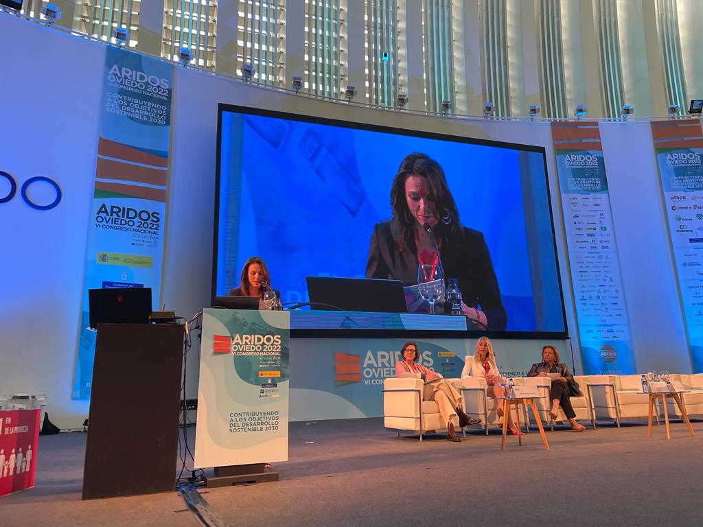 ArivalCV's tweet photo. La ponencia la moderó la gerente de #Arival, Ana Barella.

@ANEFAridos @FdAridos 

#VICNA #ElFuturoseEscribeconM #WomenInMining #Áridos

@women_spain https://t.co/tnoGK5OT8i