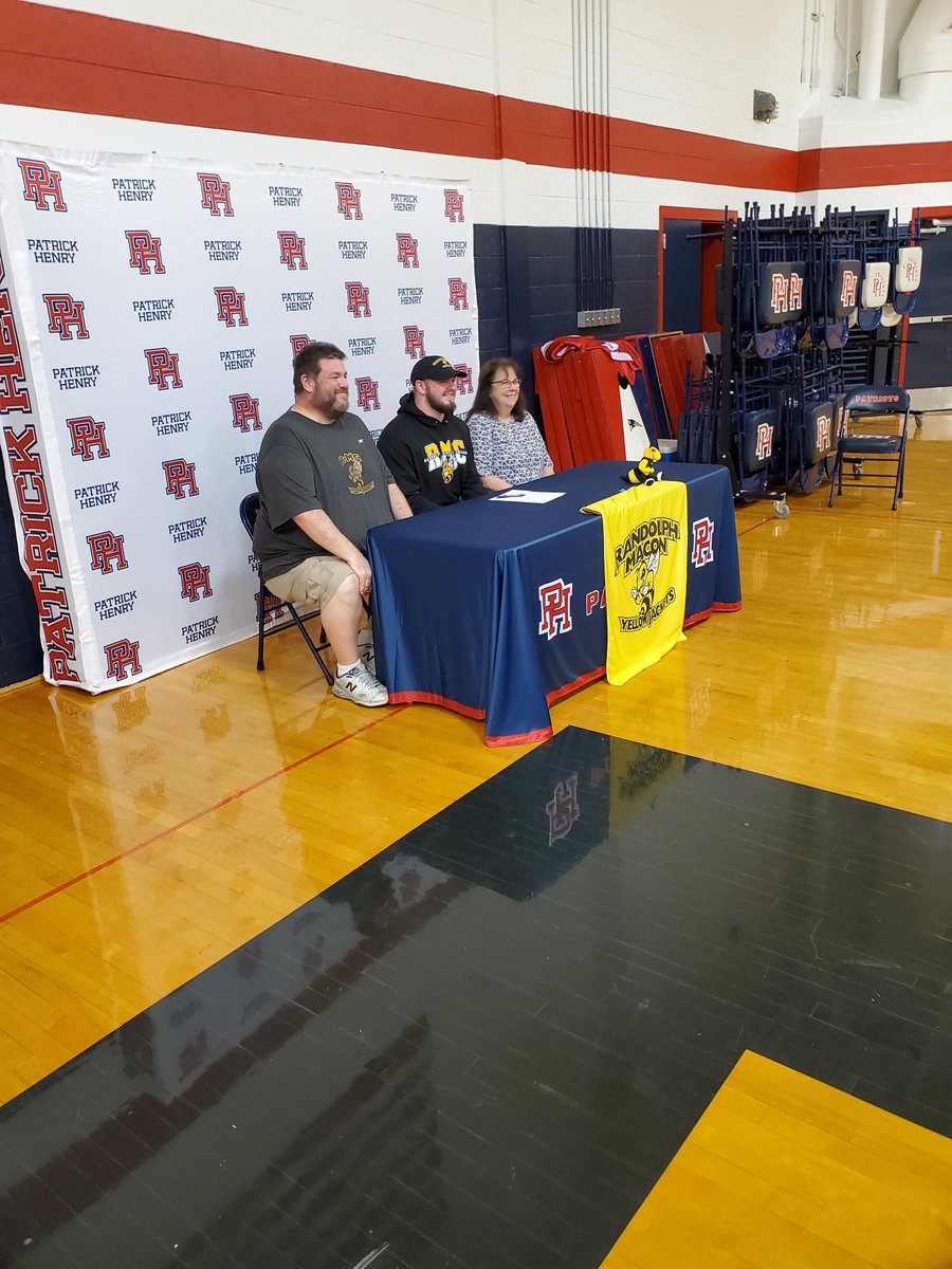 PHfootballETP's tweet image. Congratulations to Tyler Godbolt on his signing with Randolph Macon this morning!