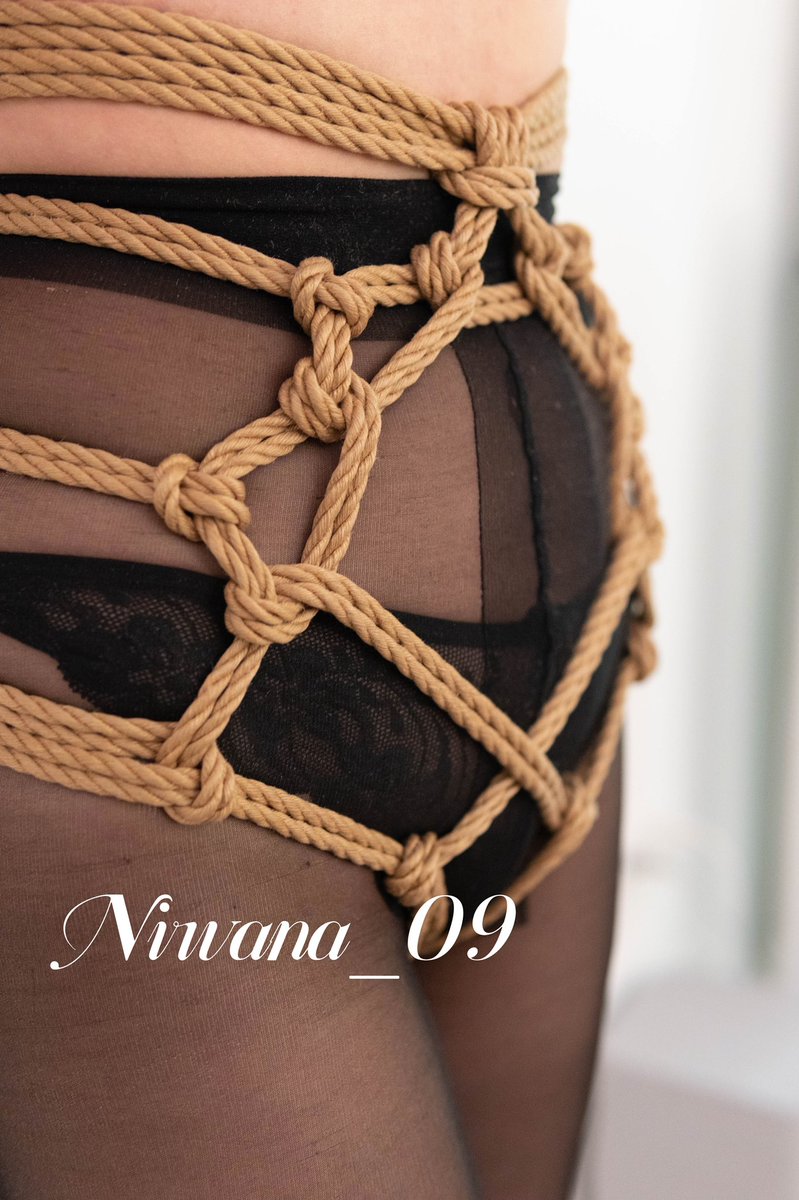 悄摸变周更啊哈
（复刻 出处：@rejectedropes 
#shibari #緊縛 #黒スト