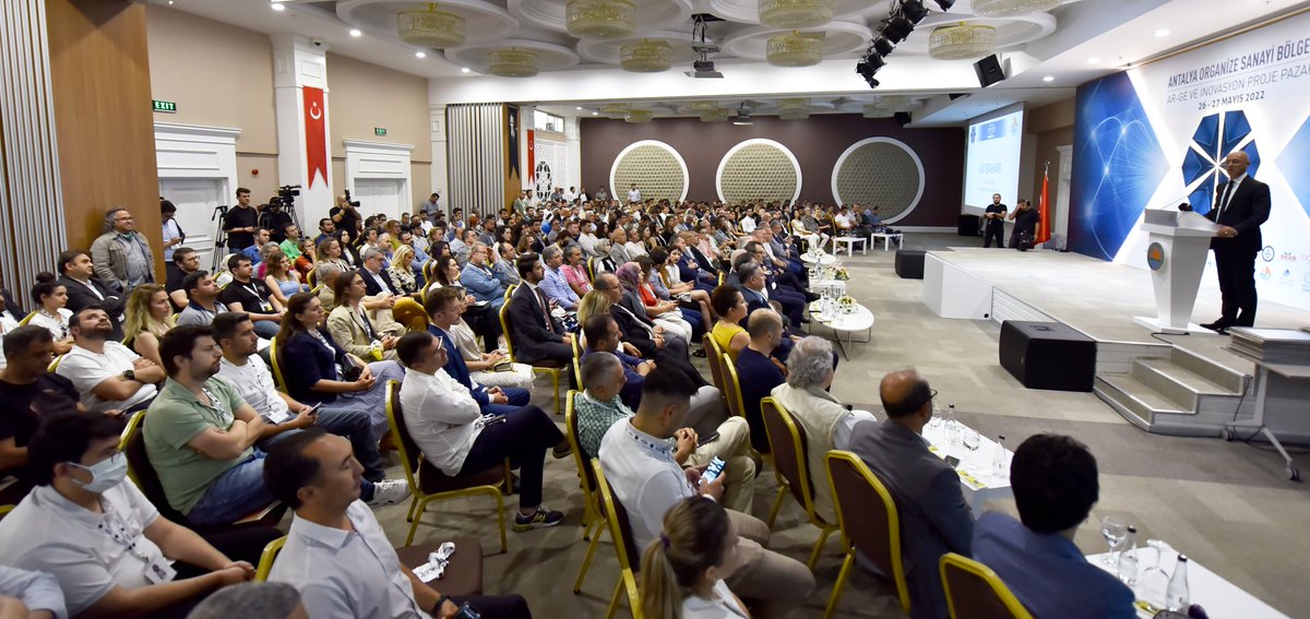 AntalyaOSB's tweet image. Üretimdeki katma değerin artırılması, yeni teknolojilerin sanayiye kazandırılması, üniversite-sanayi işbirliğinin güçlenmesi, Ar-Ge &amp;amp; inovasyon fikirlerinin hayata geçirilebileceği platform sağlanması amacıyla düzenlenen etkinliğin ödül töreni, AOSB idari hizmet binasında yapıldı