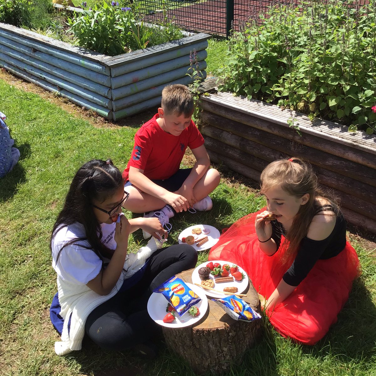 Year5GUPS tweet media