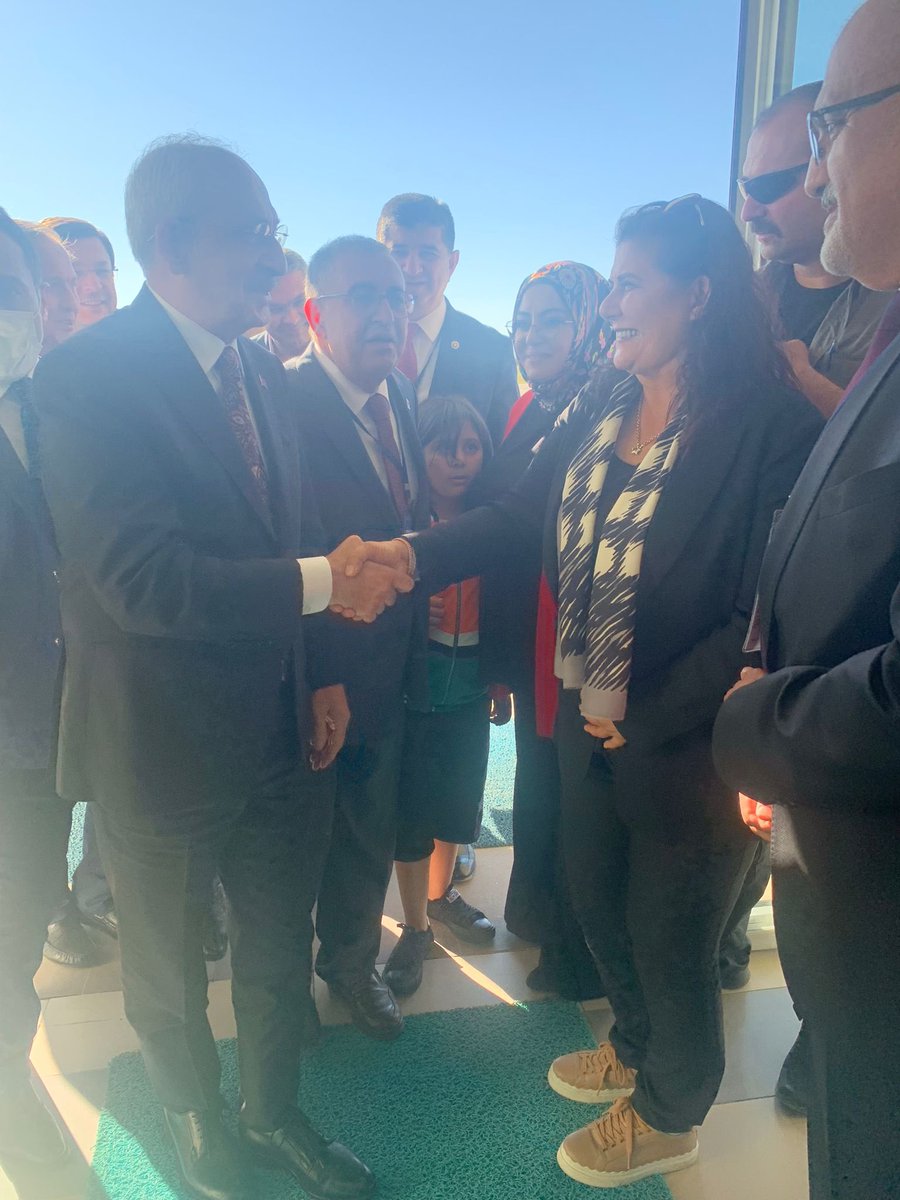 OZLEM_CERCIOGLU's tweet photo. Belediye Başkanları Çalıştayı’nı gerçekleştireceğimiz Van’da Genel Başkanımız Sn. Kemal Kılıçdaroğlu’nu karşıladık.

@kilicdarogluk https://t.co/m01UeSa0p1