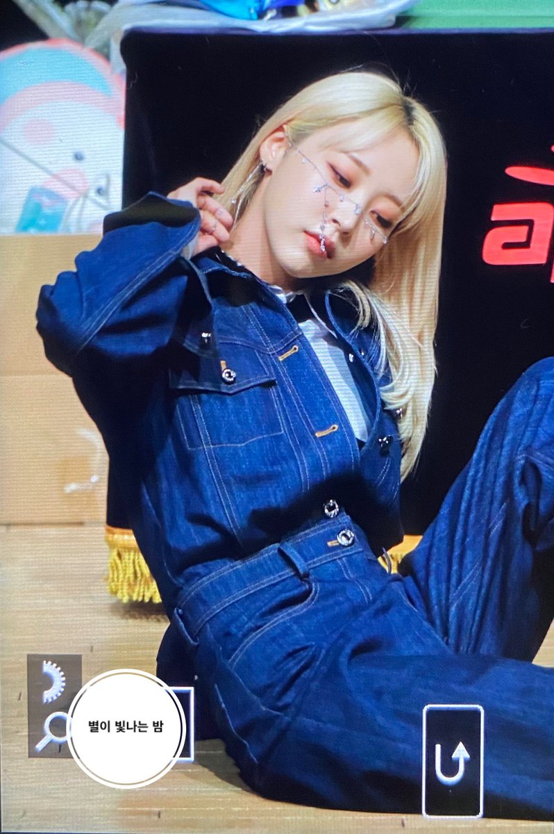 starrymoon1222's tweet photo. 220527 문별 일지아트홀 팬사인회 프리뷰

별이가 우리 뭘 좋아하는지 안다고...🥵🥵

#MOONBYUL #문별
#C_I_T_T #Cheese_in_the_Trap https://t.co/Qg6b8dsMl6