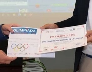 Entregando el premio <a href="/adesmur/">Asociación de Profesores de Economía de la Región</a> a <a href="/MonteagudoNelva/">Monteagudo-Nelva</a> como mejor centro en la Olimpiada de Empresa de <a href="/empresaupct/">Facultad Ciencias Empresa - UPCT</a> donde mi alumna Eva de <a href="/CESSamaniego1/">Cooperativa de Enseñanza Samaniego</a> ha ganado el tercer premio #economiaensecundaria <a href="/ucoerm/">Unión Cooperativas de Enseñanza Región de Murcia</a>