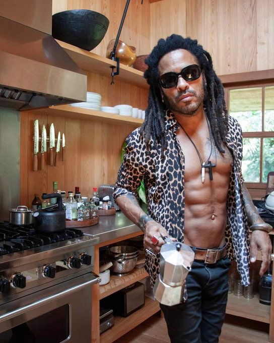 Happy 58th Birthday Lenny Kravitz. Can\t wait  until I get that age so I can look like this! 