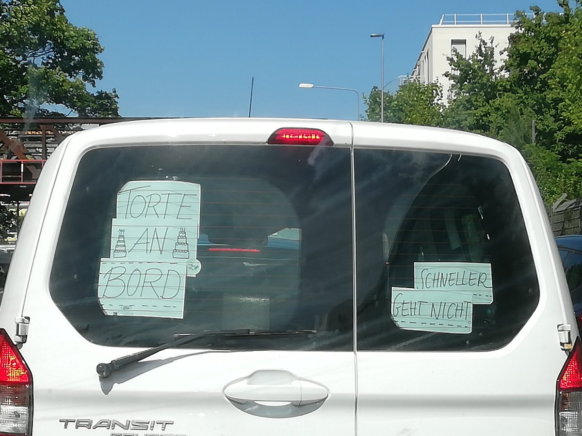 bundweb's tweet image. In der Ruhe liegt die Kraft... "Torte an Bord - Schneller geht nicht"

#torte #stau #feierabend #berufsverkehr #transit #wiesbaden