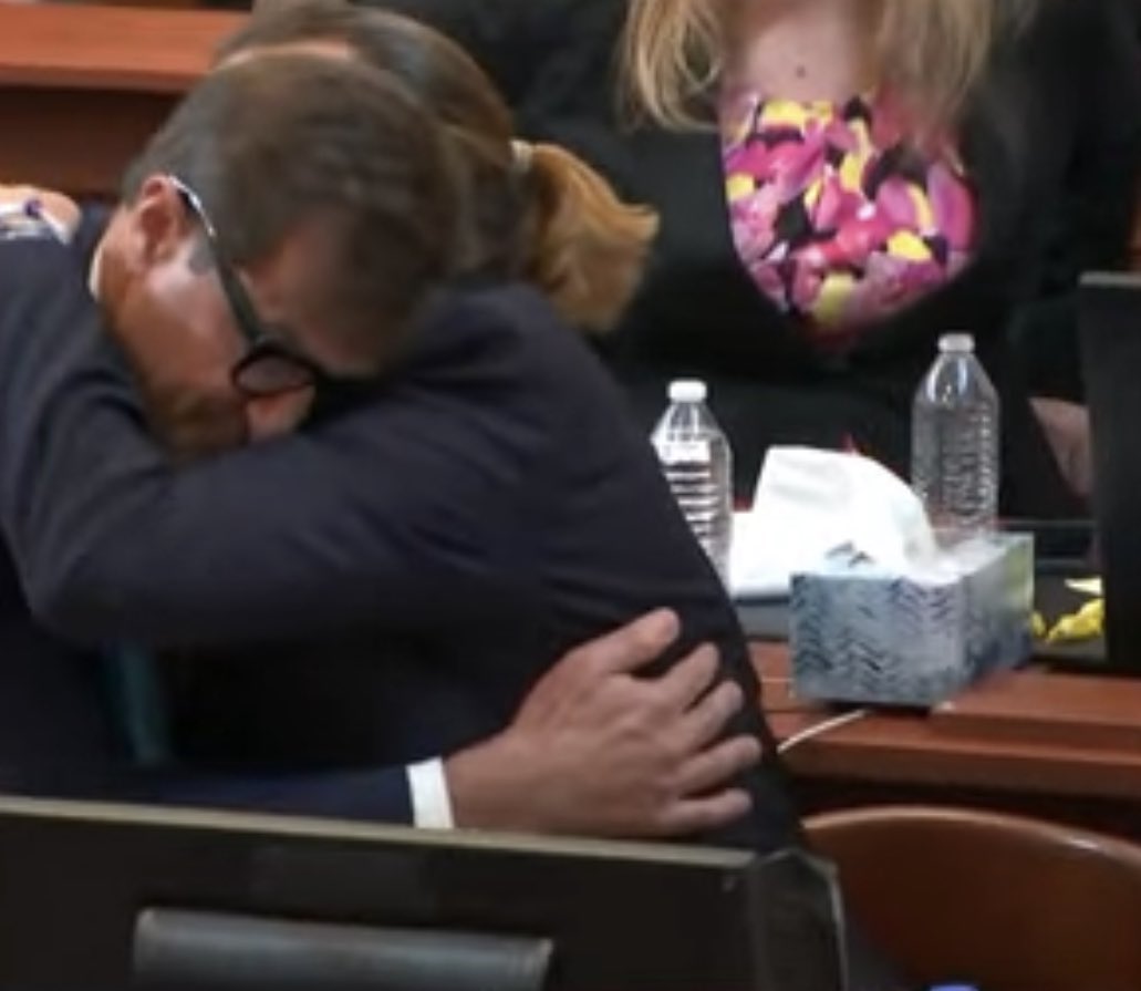 janabsc's tweet photo. This. 
#JusticeForJohnnyDepp #JusticeForJohnny #DeppVHeardTrial  #JohnnyDeppVsAmberHeard #CamilleVasquez #BenChew https://t.co/OIcVv3Szt9