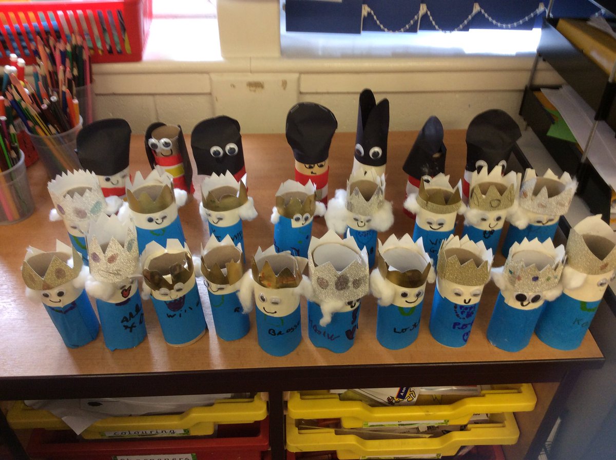 MythamPriSchool's tweet photo. Panda class enjoying the queen’s jubilee celebrations 🐼 @RoyalFamily #jubliee #BritishValue https://t.co/aLxkw8Z1lX