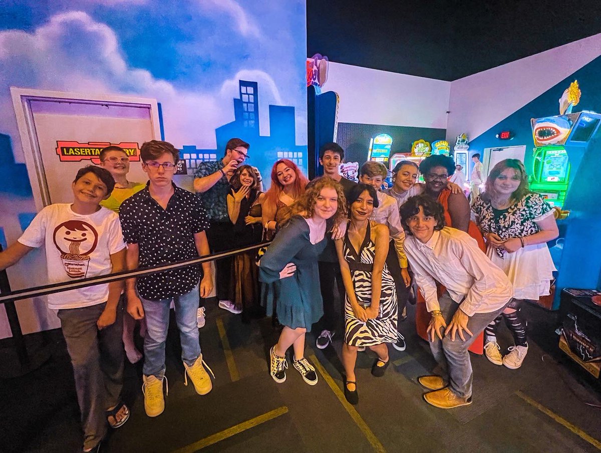 Weiss Theater tweet media