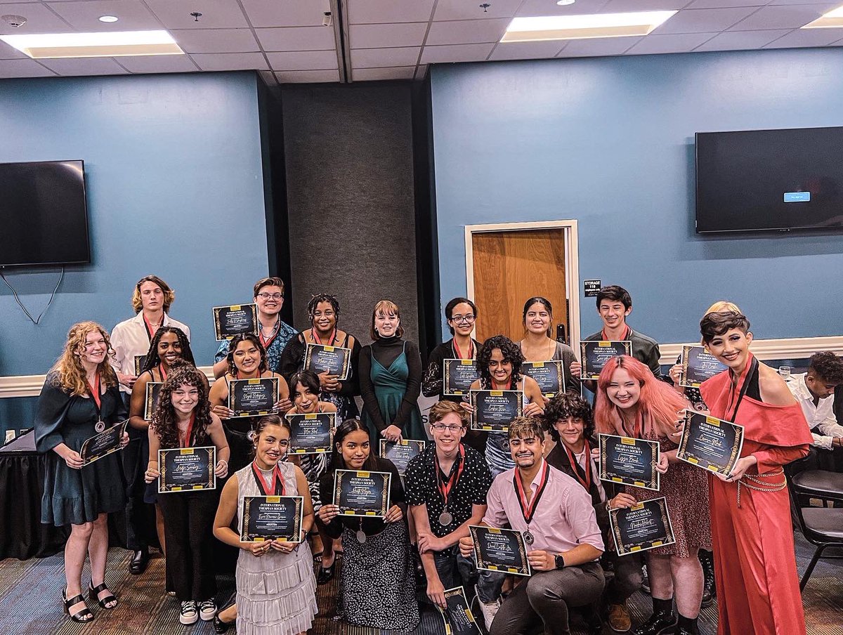 Weiss Theater tweet media