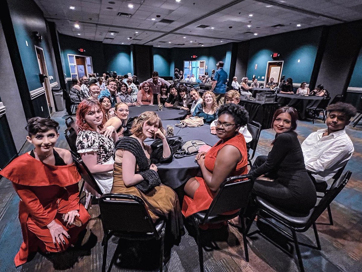 Weiss Theater tweet media