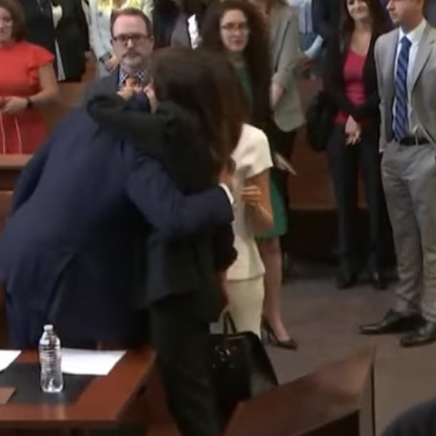 jdepps_crew's tweet photo. El mejor equipo que Johnny haya podido tener 😭❤️

#JusticeForJohnnyDepp #DeppvHeard #JohnnyDeppAmberHeardTrial https://t.co/hdImfjvQBi