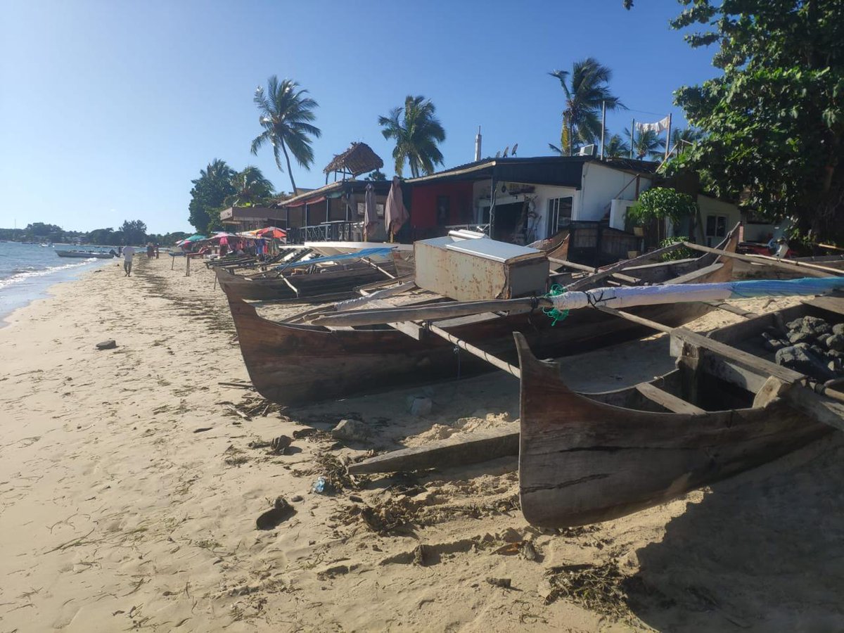 CROSS_SOI's tweet photo. Projet #SWIOFISH2, jour 2 : rencontre avec les marins pêcheurs locaux pour comprendre leurs besoins, attentes et moyens et échanger avec eux au sujet de la #securiteenmer. Cela a permis de réaliser en plan d'action adapté, faisant intervenir tous les acteurs de la mission. https://t.co/v6ihhXUIET