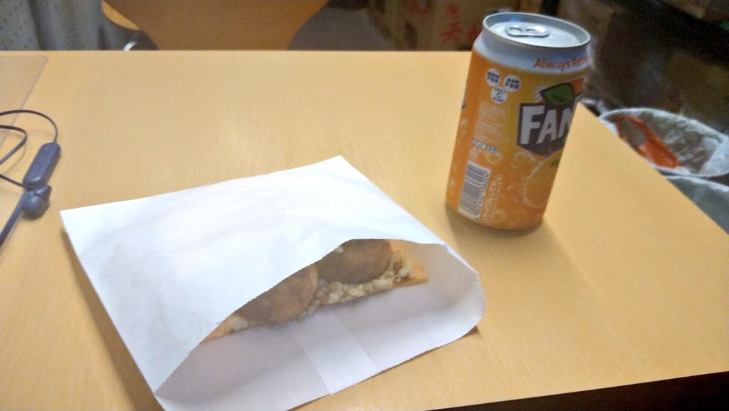 cubraRED's tweet photo. TAKOZOおる時より曇ったレンズマシになってきた!
様な気がする(マインドコントロール中)
#スーパーカブ
#カブラ
#TAKOZO北花田
#天王寺
#だがまだレンズ内に水滴はなる
#master_mind https://t.co/J89UFsdUh7