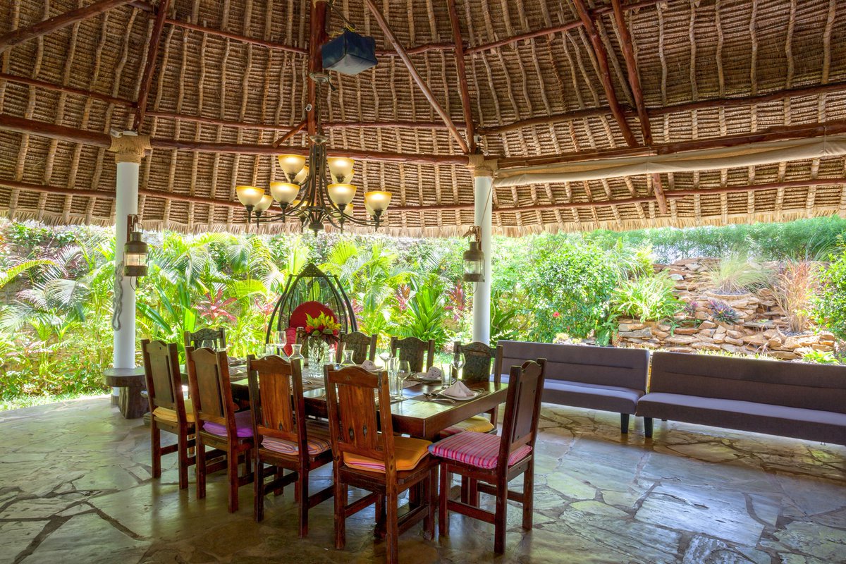 Holiday Finder tweet media