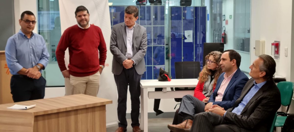 SENA_RValle's tweet photo. #Hoy el Director Regional @fjmurielandrade encabeza una visita al ambiente @SiemensColombia del @SENAComunica en el Centro de Diseño y Metrología en #Bogota. Participan directivos de las empresas #Fanalca y @Siemens. https://t.co/ykxQdn4l1R