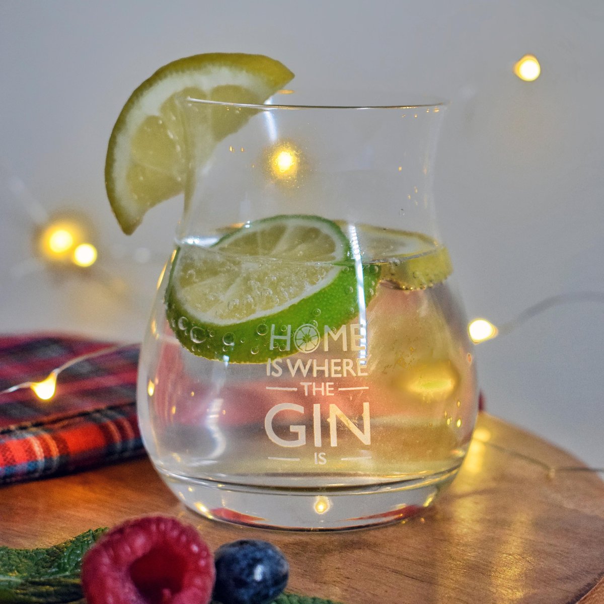 burnscrystal_'s tweet photo. Friday! 💜 Time for a takeaway and tipple 🤤 🍾

🛒 https://t.co/VOyebwJ3PA

#burnscrystal #glencairnmixer #ginglasses #whiskyglasses #scottishgifts #smallscottishbusiness #glencairnglass https://t.co/tpyc2xF7FY