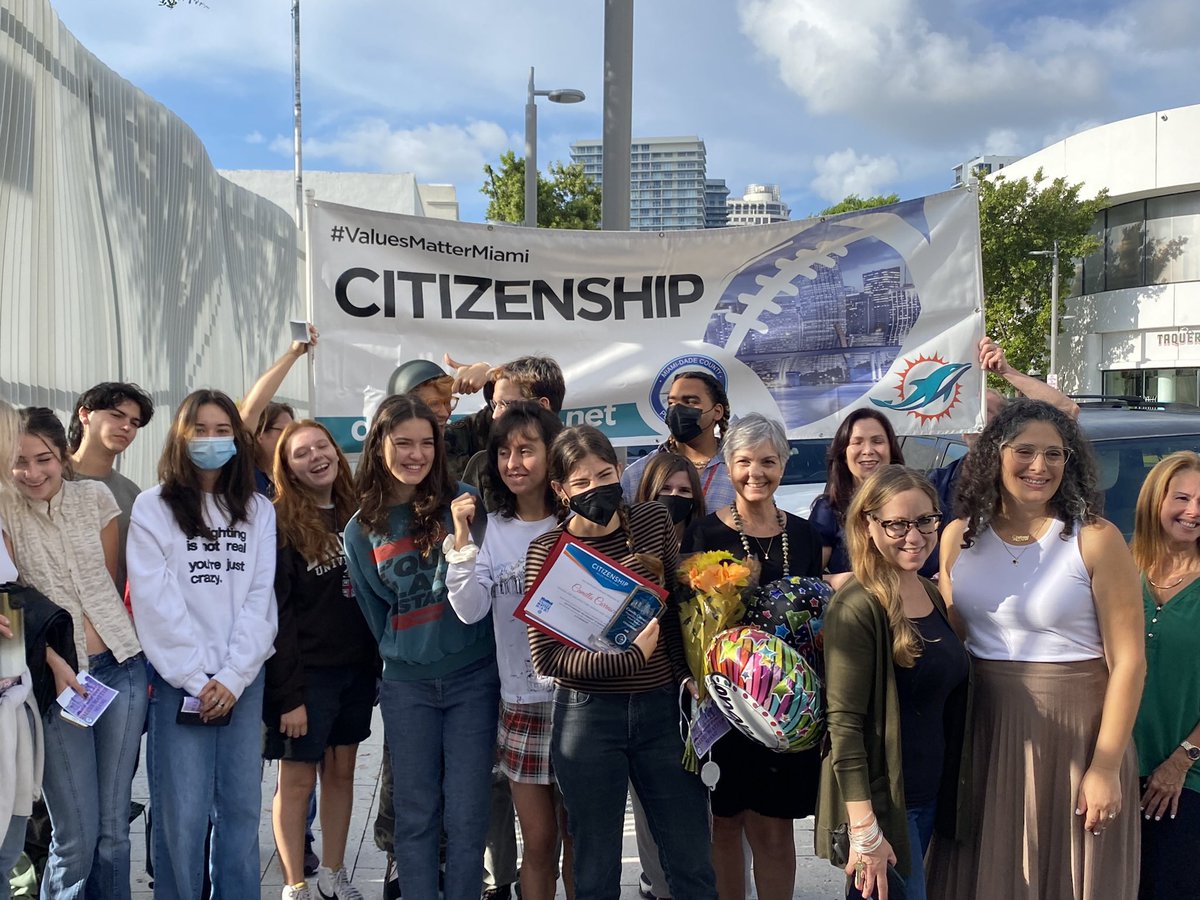 StdtSvcsMDCPS's tweet photo. Congratulations to Camilla Carrasco from @DASHphantoms! Camilla is the #ValuesMatterMiami Outstanding Citizenship Secondary Student of the Year! @MDCPS @MDCPSCentral @FinsOffTheField https://t.co/E7EJAcSnDI