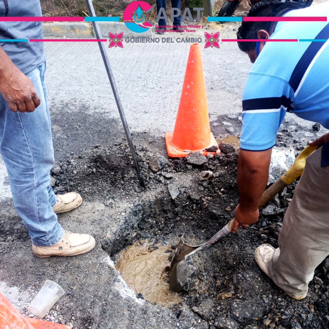 TrechoInforma's tweet photo. #Taxco
"Siguen los trabajos de mantenimiento, que nos permiten garantizar el servicio de acuerdo al tandeo, esta vez en la calle del gigante se realiza la reparación de una fuga en la línea general": CAPAT 2021-2024.
#capat2124 #GobiernoDelCambio https://t.co/OicaLX5Xa7