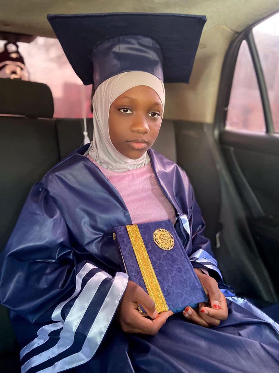 ModelLecitoyen's tweet photo. Sokhna diarra 11 ans et elle vient de mémoriser intégralement le Saint Coran yalla na borom bi barkel te degeu Lola Alkhourane té def la magou Islam https://t.co/XKzAzN3kRW