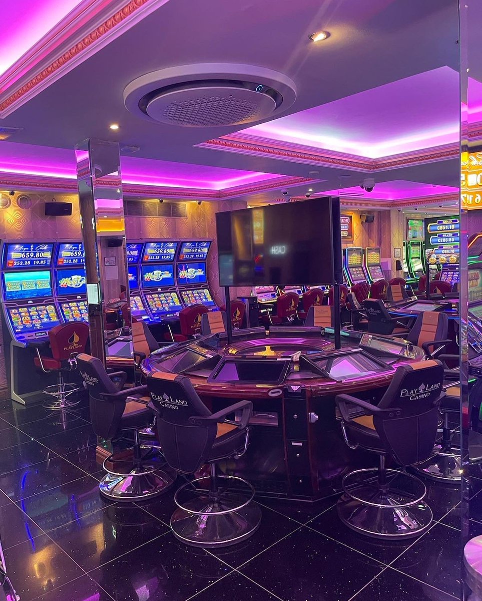 CompleteAir's tweet image. Recent Fitout in a casino, the client opted for Samsung 360 cassette’s.

The slot machines produce a constant heat so our customer was really happy post installation, as his own clients seemed to be staying longer..🎰🥵🆒😁