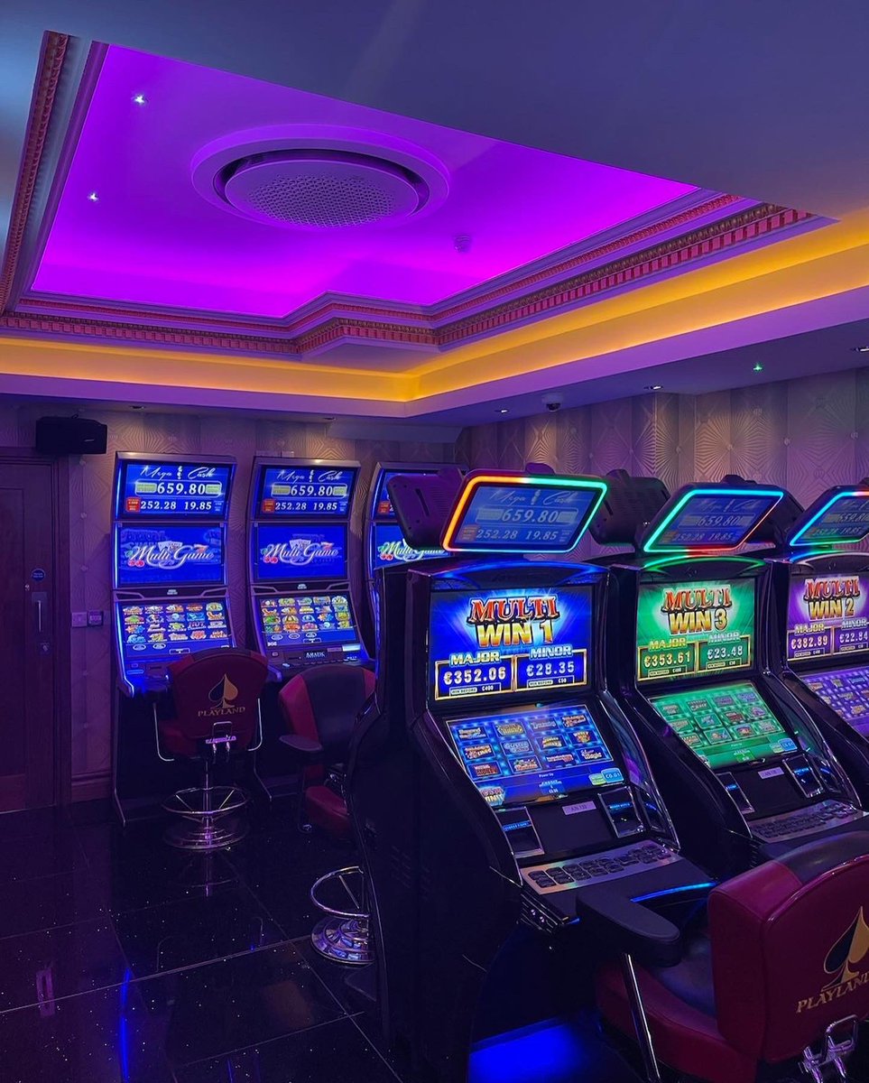 CompleteAir's tweet image. Recent Fitout in a casino, the client opted for Samsung 360 cassette’s.

The slot machines produce a constant heat so our customer was really happy post installation, as his own clients seemed to be staying longer..🎰🥵🆒😁