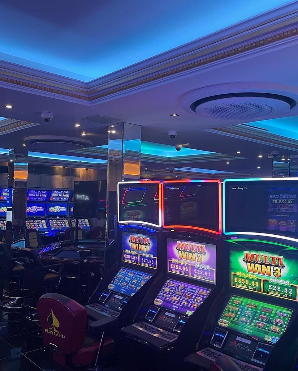 CompleteAir's tweet image. Recent Fitout in a casino, the client opted for Samsung 360 cassette’s.

The slot machines produce a constant heat so our customer was really happy post installation, as his own clients seemed to be staying longer..🎰🥵🆒😁