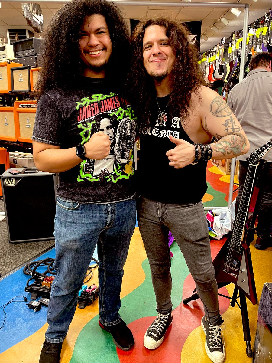 8a02_'s tweet photo. With one of the world's greatest guitar players in the world @charlieparradelriego at @chucklevins guitar clinic, one of my heroes in music and an absolute legend of @kramerguitarsus !!

#charlieparradelriego #music #rocknroll #washingtondc #chucklevins #kramer #kramerguitars https://t.co/cUPHVk5kL9
