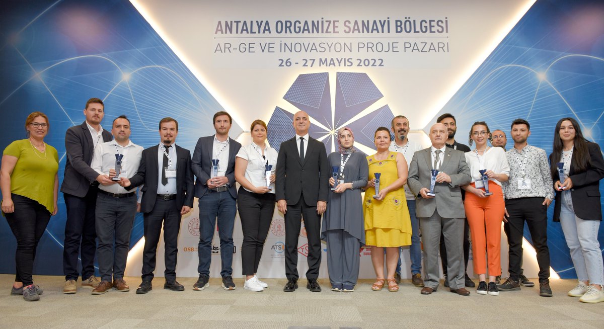 AntalyaOSB's tweet image. Konuşmaların ardından ödül törenine geçildi.
✔️Enerji,Makine,Elektrik-Elektronik,İnşaat,Yazılım,Bilişim,Yapay Zeka
✔️Sağlık,Tıp Teknolojileri,Biyomalzeme,İlaç,Kozmetik
✔️Tarım,Kimya,Çevre,Biyoteknoloji,Gıda
oluşan 3 farklı kategoride ilk 3&apos;e giren proje sahipleri ödüllendirildi.
