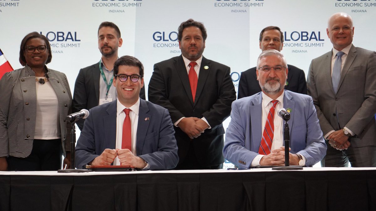 ranil's tweet image. 🇬🇧🇺🇸 Delighted to sign our trade and economic agreement with @GovHolcomb in Indiana – our first US state-level agreement!

✅ Marks a milestone in our trade relations 
🚜 Will help us bulldoze trade barriers 
♻️ Commits us to collaborate on clean tech

#GlobalTrade #GlobalBritain