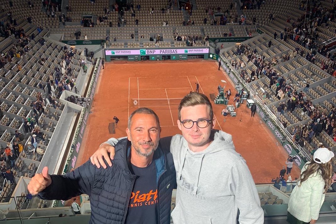 PiattiTennis's tweet photo. Piatti Tennis Team in Paris ๐ซ๐ท๐พ
1. Masterclass with @RPiatti & Simone Bertino on the #PiattiTennisMethod
2. @MarinaGauthier talking about education & management
3. Stephane Gloaguen & Enzo Amari at Roland Garros
#TrustTheProcess https://t.co/9PTE8rPLMy